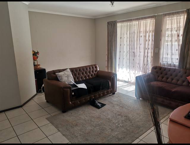 2 BEDROOM APARTMENT FOR SALE IN CLOVERDENE
